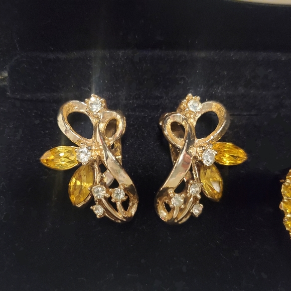 Vintage Jewelry Set ~ Vintage Earrings Rhinestones Yellow ~ Vintage Brooch - Picture 4 of 16